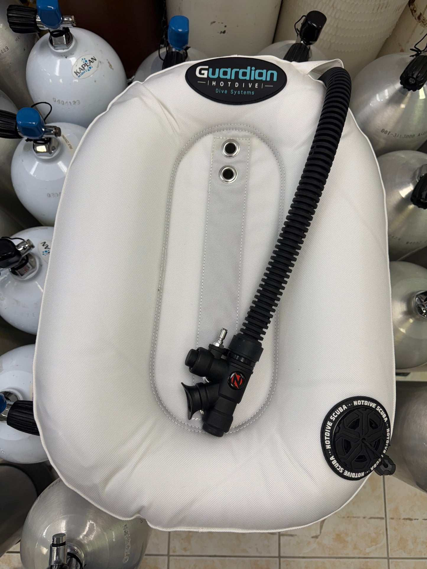 HOTDIVE SCUBA 25LB WING - WHITE